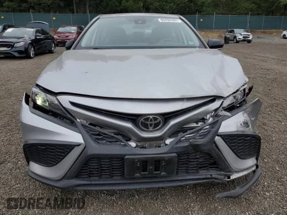 2022 Toyota Camry SE z VIN 4T1G11BK6NU059498, wystawiony jako Copart lot #80490485 z przebiegiem 34 435 mil mil oraz Szkoda całkowita • Salvage title. Historia ofert i sprzedaży dostępna na DreamBid. Obrazek 5.