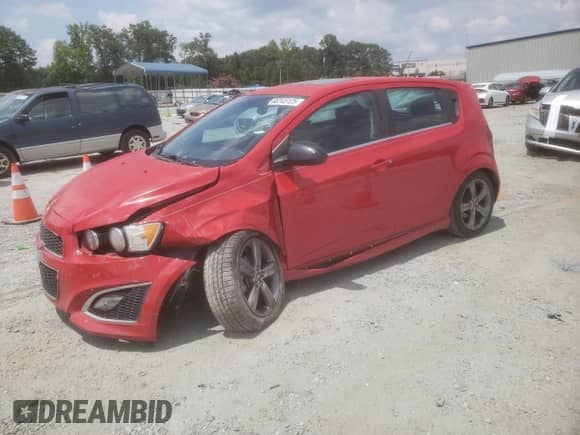 2013 Chevrolet Sonic RS z VIN 1G1JG6SB4D4157099, wystawiony jako Copart lot #66145125 z przebiegiem 124 989 mil mil oraz Szkoda całkowita • Salvage title. Historia ofert i sprzedaży dostępna na DreamBid. Obrazek 1.