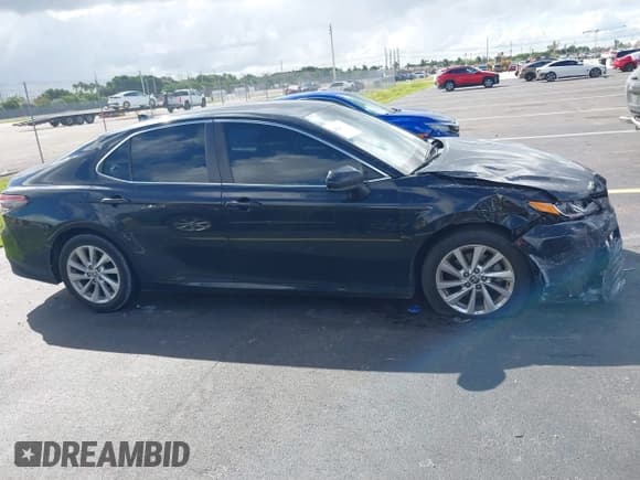 ✅ 2021 Toyota Camry LE • VIN: 4T1C11AKXMU412582 • Lot: 43400501. Wystawiony na IAAI z przebiegiem 31 983 mil. Bezpłatny archiwum sprzedaży aukcyjnych z USA i szczegółowy raport historii pojazdu na DreamBid. Zdjęcie 13.