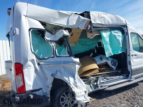 ✅ 2024 Ford Transit Passenger XL • VIN: 1FBAX2X85RKA46890 • Lot: 41648977. Wystawiony na IAAI z przebiegiem 20 637 mil. Bezpłatny archiwum sprzedaży aukcyjnych z USA i szczegółowy raport historii pojazdu na DreamBid. Zdjęcie 18.