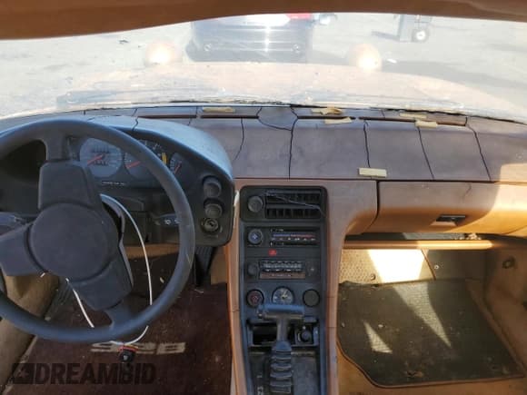 ✅ 1979 Porsche 928 • VIN: 9289201367 • Lot: 91893835. Wystawiony na Copart z przebiegiem 135 001 mil. Bezpłatny archiwum sprzedaży aukcyjnych z USA i szczegółowy raport historii pojazdu na DreamBid. Zdjęcie 8.