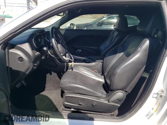 ✅ 2015 Dodge Challenger SXT Plus • VIN: 2C3CDZBG9FH700737 • Lot: 58145714. Wystawiony na Copart z przebiegiem 107 233 mil. Bezpłatny archiwum sprzedaży aukcyjnych z USA i szczegółowy raport historii pojazdu na DreamBid. Zdjęcie 7.