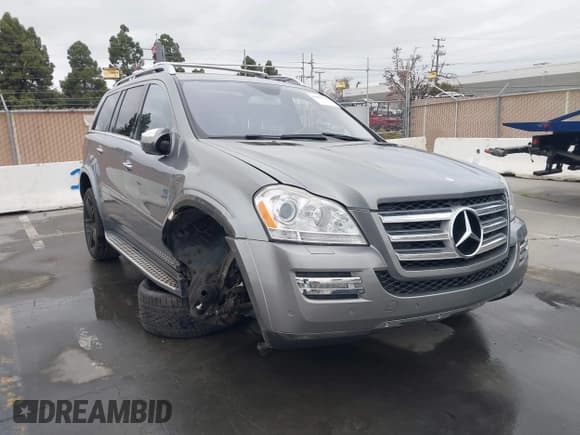 ✅ 2010 Mercedes-Benz GL 550 • VIN: 4JGBF8GE7AA563321 • Lot: 41467521. Wystawiony na IAAI z przebiegiem 157 816 mil. Bezpłatny archiwum sprzedaży aukcyjnych z USA i szczegółowy raport historii pojazdu na DreamBid. Zdjęcie 1.