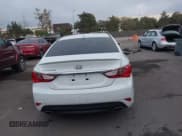 ✅ 2014 Hyundai Sonata SE • VIN: 5NPEC4AC7EH895543 • Lot: 43805583. Wystawiony na IAAI z przebiegiem 76 081 mil. Bezpłatny archiwum sprzedaży aukcyjnych z USA i szczegółowy raport historii pojazdu na DreamBid. Zdjęcie 17.