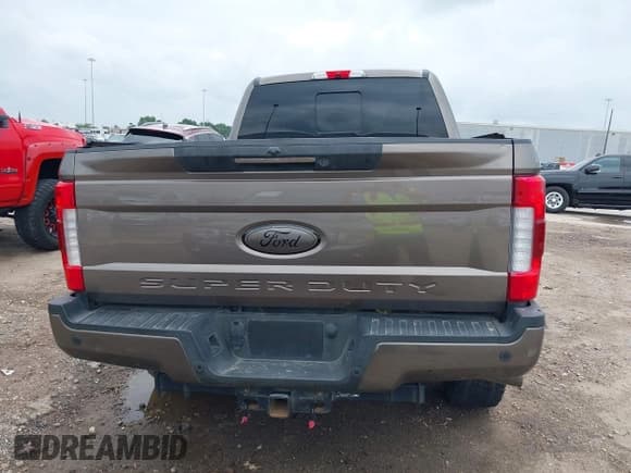 ✅ 2018 Ford F-250 XL • VIN: 1FT7W2BT9JEC77105 • Lot: 42187476. Listed on IAAI with 211,051 mi. Free auction sales archive from the USA and detailed vehicle history report at DreamBid. Image 16.