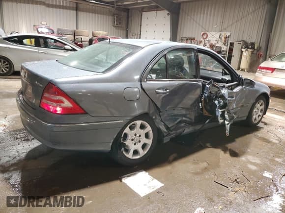 ✅ 2005 Mercedes-Benz C 320 • VIN: WDBRF84J15F662342 • Lot: 44009115. Wystawiony na Copart z przebiegiem 172 017 mil. Bezpłatny archiwum sprzedaży aukcyjnych z USA i szczegółowy raport historii pojazdu na DreamBid. Zdjęcie 3.
