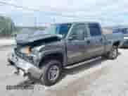 2006 Chevrolet Silverado 2500HD LT3 z VIN 1GCHK23D86F170586, wystawiony jako IAAI lot #43370102 z przebiegiem 154 282 mil mil oraz . Historia ofert i sprzedaży dostępna na DreamBid. Obrazek 17.