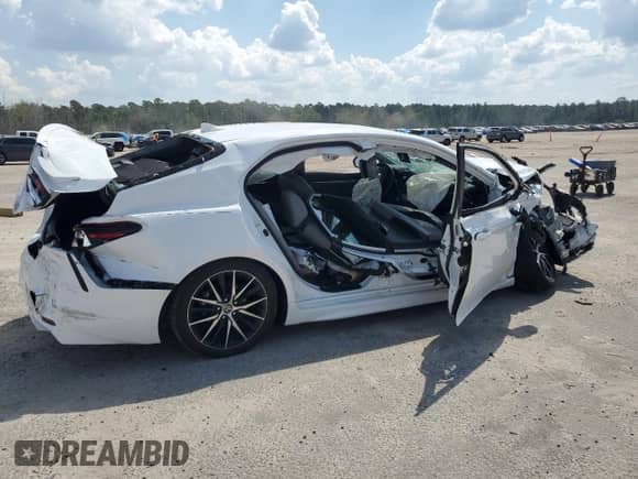 2022 Toyota Camry Hybrid SE with VIN 4T1G31AK2NU585011, listed as a Copart auction lot 81673545 with 43,483 mi miles and Salvage title. Bid and sale history available at DreamBid. Image 3.