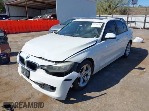 ✅ 2013 BMW 3 Series 328i • VIN: WBA3A5G52DNP18714 • Lot: 41844082. Wystawiony na IAAI z przebiegiem 104 867 mil. Bezpłatny archiwum sprzedaży aukcyjnych z USA i szczegółowy raport historii pojazdu na DreamBid. Zdjęcie 17.