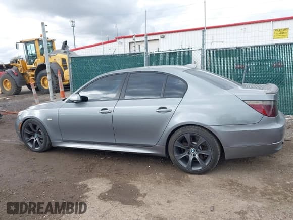 ✅ 2008 BMW 5 Series 535i • VIN: WBANW13588CN56503 • Lot: 43513526. Wystawiony na IAAI z przebiegiem 175 424 mil. Bezpłatny archiwum sprzedaży aukcyjnych z USA i szczegółowy raport historii pojazdu na DreamBid. Zdjęcie 14.
