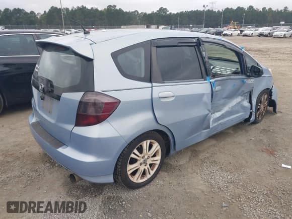 ✅ 2009 Honda Fit Sport • VIN: JHMGE88429S053630 • Lot: 43532949. Listed on IAAI with 197,977 mi. Free auction sales archive from the USA and detailed vehicle history report at DreamBid. Image 4.