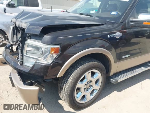 ✅ 2014 Ford F-150 XLT • VIN: 1FTFW1CT5EKF46597 • Lot: 43364422. Wystawiony na IAAI z przebiegiem 198 359 mil. Bezpłatny archiwum sprzedaży aukcyjnych z USA i szczegółowy raport historii pojazdu na DreamBid. Zdjęcie 18.