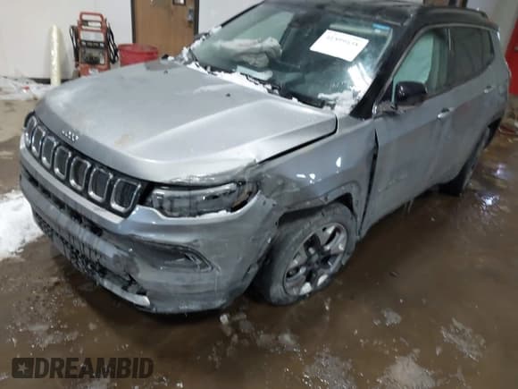 ✅ 2022 Jeep Compass (RED) Edition • VIN: 3C4NJDCB4NT113872 • Lot: 41599438. Wystawiony na IAAI z przebiegiem 68 364 mil. Bezpłatny archiwum sprzedaży aukcyjnych z USA i szczegółowy raport historii pojazdu na DreamBid. Zdjęcie 17.