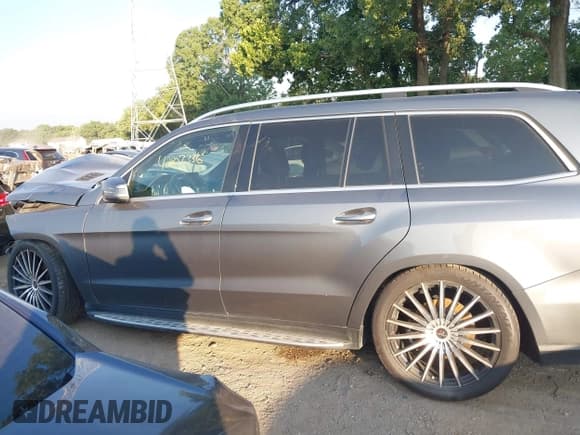 ✅ 2017 Mercedes-Benz GLS 450 • VIN: 4JGDF6EE6HA925911 • Лот: 42807336. Опубликован ранее на IAAI с пробегом 170 000 миль. Бесплатный доступ к архиву аукционных продаж из США и подробный отчёт об истории автомобиля на DreamBid. Изображение 15.