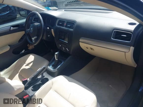 ✅ 2014 Volkswagen Jetta TDI w/Premium/Nav • VIN: 3VWLL7AJ3EM232789 • Lot: 42737539. Listed on IAAI with 60,263 mi. Free auction sales archive from the USA and detailed vehicle history report at DreamBid. Image 5.