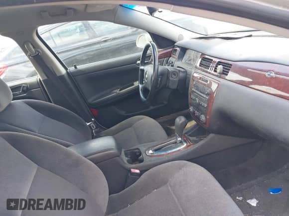 2010 Chevrolet Impala LT z VIN 2G1WB5EK6A1196374, wystawiony jako IAAI lot #43120022 z przebiegiem 103 252 mil mil oraz . Historia ofert i sprzedaży dostępna na DreamBid. Obrazek 5.