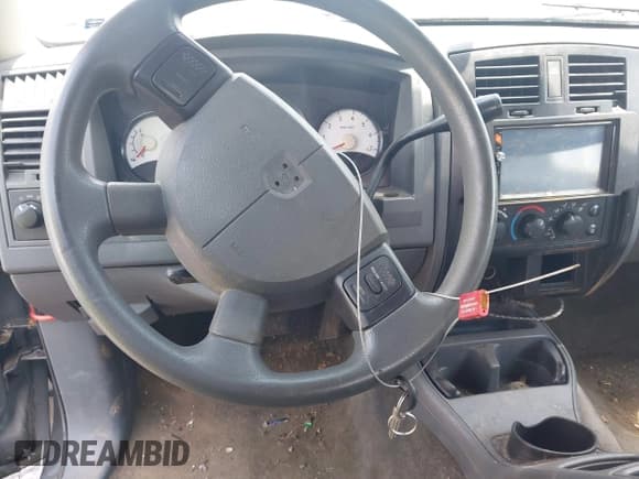 ✅ 2005 Dodge Dakota ST • VIN: 1D7HE28K75S194002 • Lot: 42562677. Wystawiony na IAAI z przebiegiem 139 060 mil. Bezpłatny archiwum sprzedaży aukcyjnych z USA i szczegółowy raport historii pojazdu na DreamBid. Zdjęcie 11.