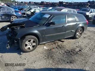 2005 Dodge Magnum SE с VIN 2D4FV48V35H581809, выставлен на аукционе IAAI как лот 41261089 с пробегом Не указан миль и . История ставок и продаж доступна на DreamBid. Изображение 2.