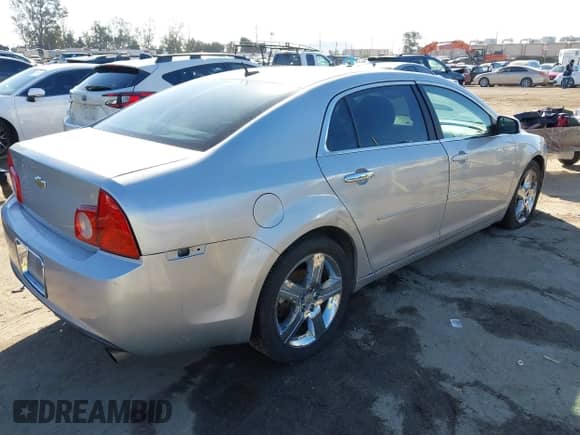 2011 Chevrolet Malibu 2LT z VIN 1G1ZD5E78BF388392, wystawiony jako IAAI lot #41643679 z przebiegiem 177 168 mil mil oraz . Historia ofert i sprzedaży dostępna na DreamBid. Obrazek 4.