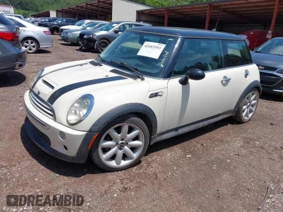2006 MINI Hardtop S with VIN WMWRE33516TJ37115, listed as a IAAI auction lot 42603593 with Not provided miles and . Bid and sale history available at DreamBid. Image 2.