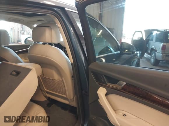 ✅ 2018 Audi Q5 Premium Plus • VIN: WA1BNBFY5J2030498 • Lot: 43563919. Wystawiony na IAAI z przebiegiem 85 754 mil. Bezpłatny archiwum sprzedaży aukcyjnych z USA i szczegółowy raport historii pojazdu na DreamBid. Zdjęcie 8.