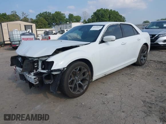 ✅ 2021 Chrysler 300 S • VIN: 2C3CCABG2MH523868 • Lot: 42399021. Listed on IAAI with 105,325 mi. Free auction sales archive from the USA and detailed vehicle history report at DreamBid. Image 17.