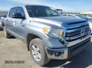 ✅ 2017 Toyota Tundra SR5 • VIN: 5TFDY5F18HX616846 • Лот: 42086463. Опубликован ранее на IAAI с пробегом 225 892 миль. Бесплатный доступ к архиву аукционных продаж из США и подробный отчёт об истории автомобиля на DreamBid. Изображение 1.