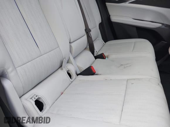 ✅ 2024 Cadillac LYRIQ Luxury • VIN: 1GYKPPRL7RZ101369 • Lot: 41707064. Listed on IAAI with 7,576 mi. Free auction sales archive from the USA and detailed vehicle history report at DreamBid. Image 8.