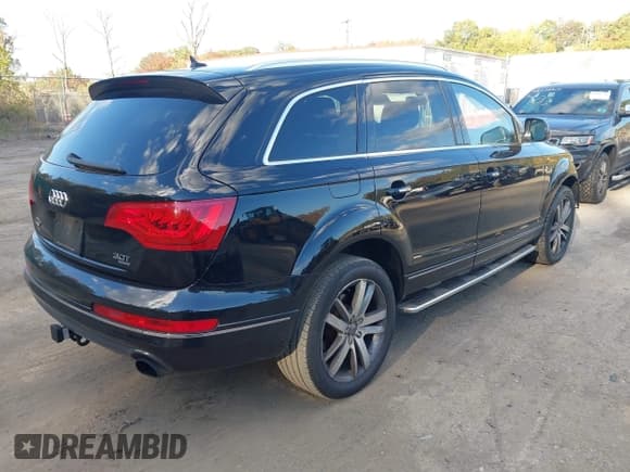 ✅ 2014 Audi Q7 Premium Plus • VIN: WA1LGAFE3ED013045 • Lot: 43492319. Wystawiony na IAAI z przebiegiem 130 446 mil. Bezpłatny archiwum sprzedaży aukcyjnych z USA i szczegółowy raport historii pojazdu na DreamBid. Zdjęcie 4.