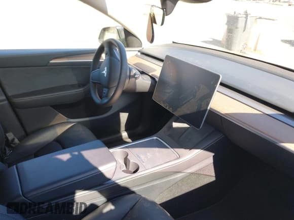 ✅ 2024 Tesla Model Y Long Range • VIN: 7SAYGDEE6RF086930 • Lot: 43453117. Listed on IAAI with Not provided. Free auction sales archive from the USA and detailed vehicle history report at DreamBid. Image 5.