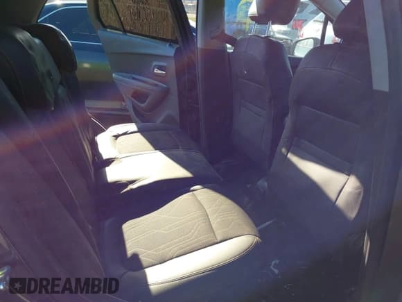 ✅ 2022 Chevrolet Trax LT • VIN: KL7CJPSM7NB560335 • Lot: 43662691. Listed on IAAI with 52,182 mi. Free auction sales archive from the USA and detailed vehicle history report at DreamBid. Image 8.