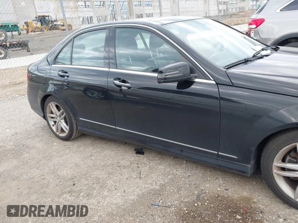 ✅ 2012 Mercedes-Benz C 300 Sport • VIN: WDDGF8BB9CR208314 • Lot: 42489087. Listed on IAAI with 117,601 mi. Free auction sales archive from the USA and detailed vehicle history report at DreamBid. Image 13.