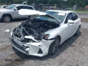 ✅ 2017 Lexus IS 200t • VIN: JTHBA1D25H5053863 • Lot: 42704166. Wystawiony na IAAI z przebiegiem 64 570 mil. Bezpłatny archiwum sprzedaży aukcyjnych z USA i szczegółowy raport historii pojazdu na DreamBid. Zdjęcie 17.