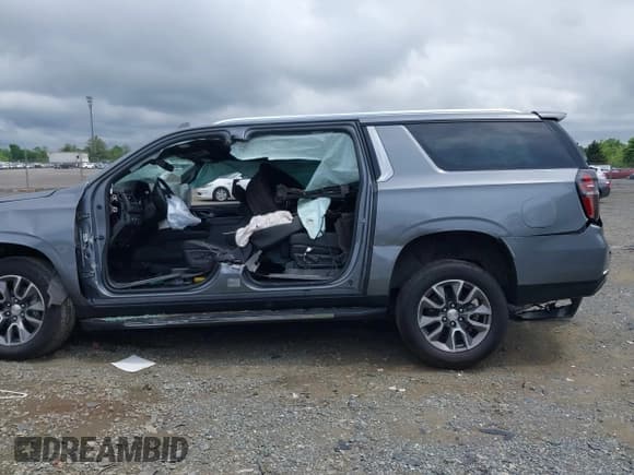 ✅ 2022 Chevrolet Suburban LT • VIN: 1GNSKCKT0NR296269 • Lot: 42190603. Listed on IAAI with 61,874 mi. Free auction sales archive from the USA and detailed vehicle history report at DreamBid. Image 14.