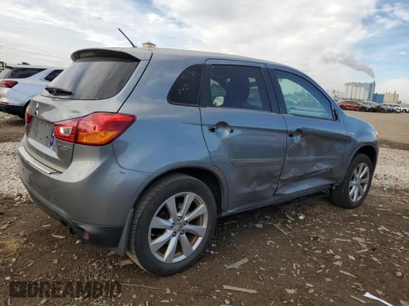 ✅ 2015 Mitsubishi Outlander ES • VIN: 4A4AP3AU2FE061308 • Лот: 82785695. Опубликован ранее на Copart с пробегом 158 962 миль. Бесплатный доступ к архиву аукционных продаж из США и подробный отчёт об истории автомобиля на DreamBid. Изображение 3.