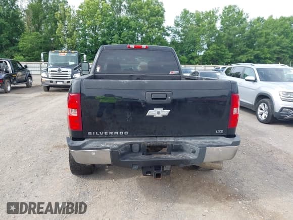 ✅ 2011 Chevrolet Silverado 2500HD LTZ • VIN: 1GC1KYC87BF210545 • Lot: 42316200. Listed on IAAI with 194,310 mi. Free auction sales archive from the USA and detailed vehicle history report at DreamBid. Image 16.