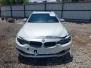 ✅ 2018 BMW 4 Series 430i xDrive • VIN: WBA4J3C5XJBL04818 • Lot: 42683902. Wystawiony na IAAI z przebiegiem 126 687 mil. Bezpłatny archiwum sprzedaży aukcyjnych z USA i szczegółowy raport historii pojazdu na DreamBid. Zdjęcie 12.