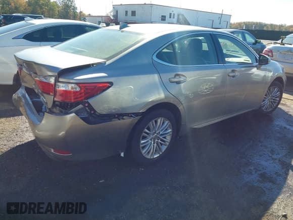 ✅ 2015 Lexus ES 330 • VIN: JTHBK1GG0F2173394 • Lot: 43490280. Listed on IAAI with 90,766 mi. Free auction sales archive from the USA and detailed vehicle history report at DreamBid. Image 4.