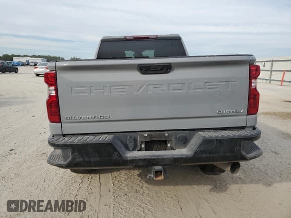 ✅ 2024 Chevrolet Silverado 2500HD Custom • VIN: 2GC4YMEY2R1251796 • Lot: 90911515. Wystawiony na Copart z przebiegiem 35 634 mil. Bezpłatny archiwum sprzedaży aukcyjnych z USA i szczegółowy raport historii pojazdu na DreamBid. Zdjęcie 6.