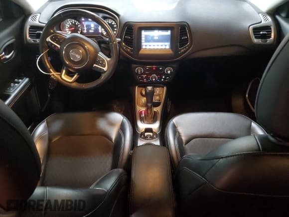 ✅ 2017 Jeep Compass Latitude • VIN: 3C4NJDBB3HT646155 • Lot: 89560115. Wystawiony na Copart z przebiegiem 122 233 mil. Bezpłatny archiwum sprzedaży aukcyjnych z USA i szczegółowy raport historii pojazdu na DreamBid. Zdjęcie 8.