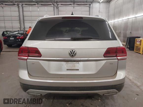 ✅ 2018 Volkswagen Atlas SE • VIN: 1V2KR2CA8JC573127 • Lot: 43534656. Wystawiony na IAAI z przebiegiem 183 216 mil. Bezpłatny archiwum sprzedaży aukcyjnych z USA i szczegółowy raport historii pojazdu na DreamBid. Zdjęcie 17.
