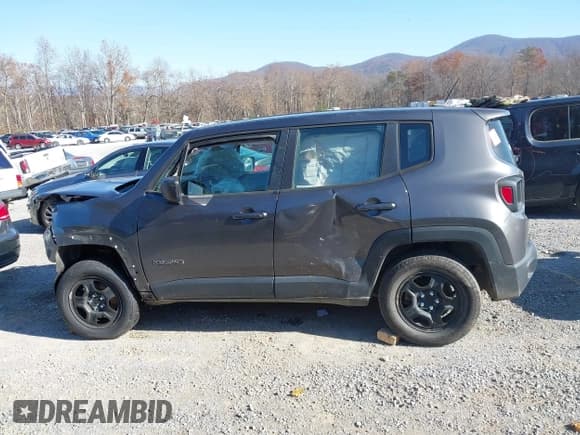 ✅ 2017 Jeep Renegade Sport • VIN: ZACCJBAB9HPF98049 • Lot: 43645437. Wystawiony na IAAI z przebiegiem 218 303 mil. Bezpłatny archiwum sprzedaży aukcyjnych z USA i szczegółowy raport historii pojazdu na DreamBid. Zdjęcie 15.