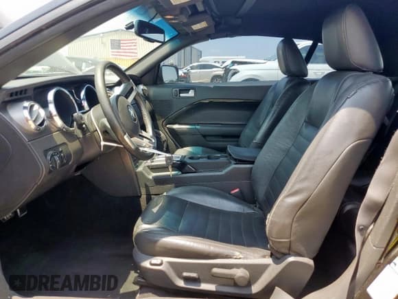 ✅ 2009 Ford Mustang GT • VIN: 1ZVHT85H795126585 • Lot: 64639495. Wystawiony na Copart z przebiegiem 140 661 mil. Bezpłatny archiwum sprzedaży aukcyjnych z USA i szczegółowy raport historii pojazdu na DreamBid. Zdjęcie 7.