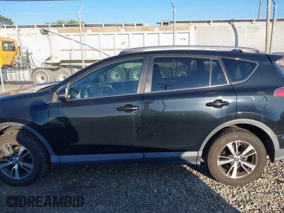 ✅ 2016 Toyota RAV4 XLE • VIN: 2T3WFREV8GW262923 • Lot: 43095571. Listed on IAAI with 66,408 mi. Free auction sales archive from the USA and detailed vehicle history report at DreamBid. Image 14.