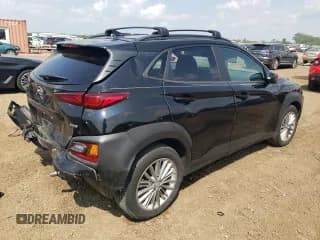 ✅ 2021 Hyundai Kona SEL Plus • VIN: KM8K6CAA1MU704945 • Лот: 65269334. Опубликован ранее на Copart с пробегом 21 886 миль. Бесплатный доступ к архиву аукционных продаж из США и подробный отчёт об истории автомобиля на DreamBid. Изображение 3.
