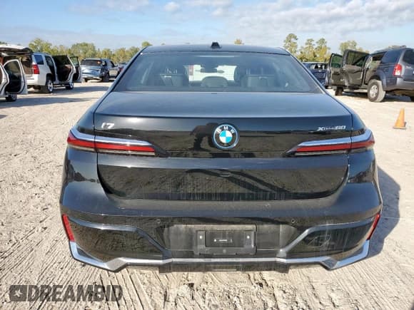 ✅ 2024 BMW i7 xDrive60 • VIN: WBY53EJ04RCP86968 • Lot: 90715645. Wystawiony na Copart z przebiegiem 8 555 mil. Bezpłatny archiwum sprzedaży aukcyjnych z USA i szczegółowy raport historii pojazdu na DreamBid. Zdjęcie 6.