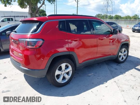 ✅ 2019 Jeep Compass Latitude • VIN: 3C4NJCBB9KT743488 • Lot: 42482099. Listed on IAAI with 114,190 mi. Free auction sales archive from the USA and detailed vehicle history report at DreamBid. Image 4.