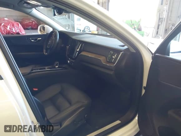 ✅ 2022 Volvo XC60 Momentum • VIN: YV4L12RK7N1035630 • Лот: 43514160. Опубликован ранее на IAAI с пробегом 90 240 миль. Бесплатный доступ к архиву аукционных продаж из США и подробный отчёт об истории автомобиля на DreamBid. Изображение 5.