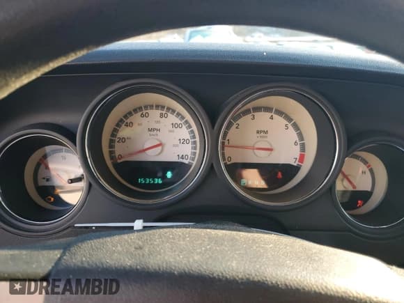 ✅ 2010 Dodge Challenger SE • VIN: 2B3CJ4DV2AH112188 • Lot: 88928925. Wystawiony na Copart z przebiegiem 153 536 mil. Bezpłatny archiwum sprzedaży aukcyjnych z USA i szczegółowy raport historii pojazdu na DreamBid. Zdjęcie 9.