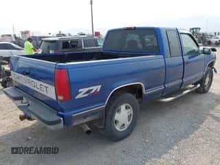 1997 Chevrolet Silverado 1500 z VIN 2GCEK19R0V1252138, wystawiony jako IAAI lot #43118211 z przebiegiem 169 330 mil mil oraz . Historia ofert i sprzedaży dostępna na DreamBid. Obrazek 4.